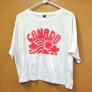 Old Navy Size M White and Red Canada Cropped T-Shirt